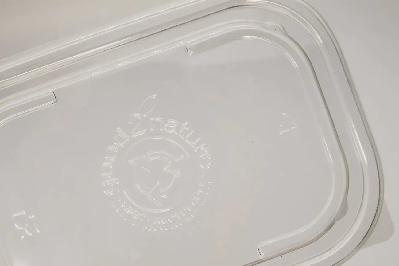 rPET-Deckel mit Prägung