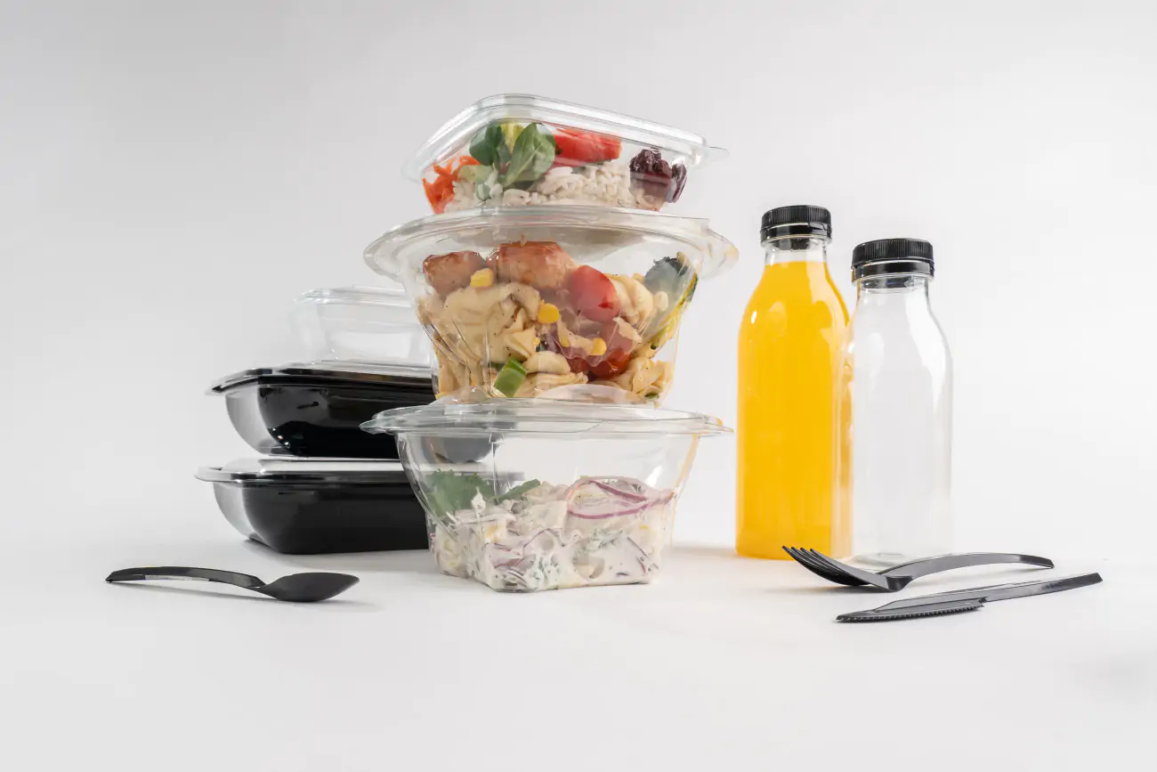 Nachhaltige good2nature rPET Becher mit Klappdeckel und rPET-Flasche