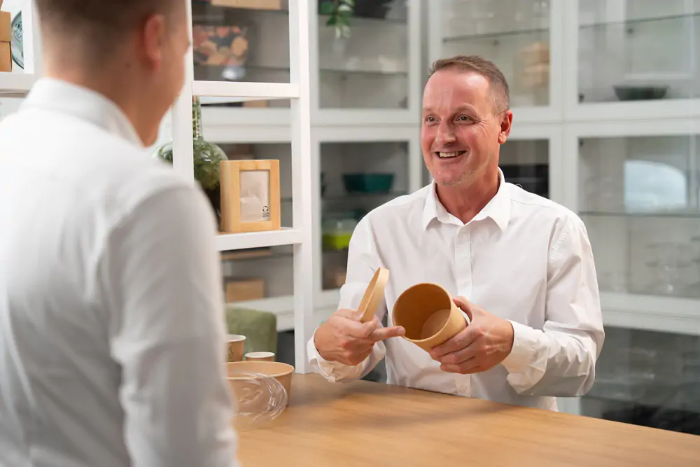 Mitarbeiter bei der Kundenberatung