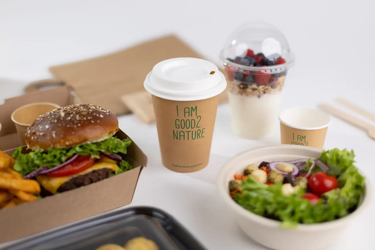 Nachhaltige Verpackung auf weißem Hintergrund 